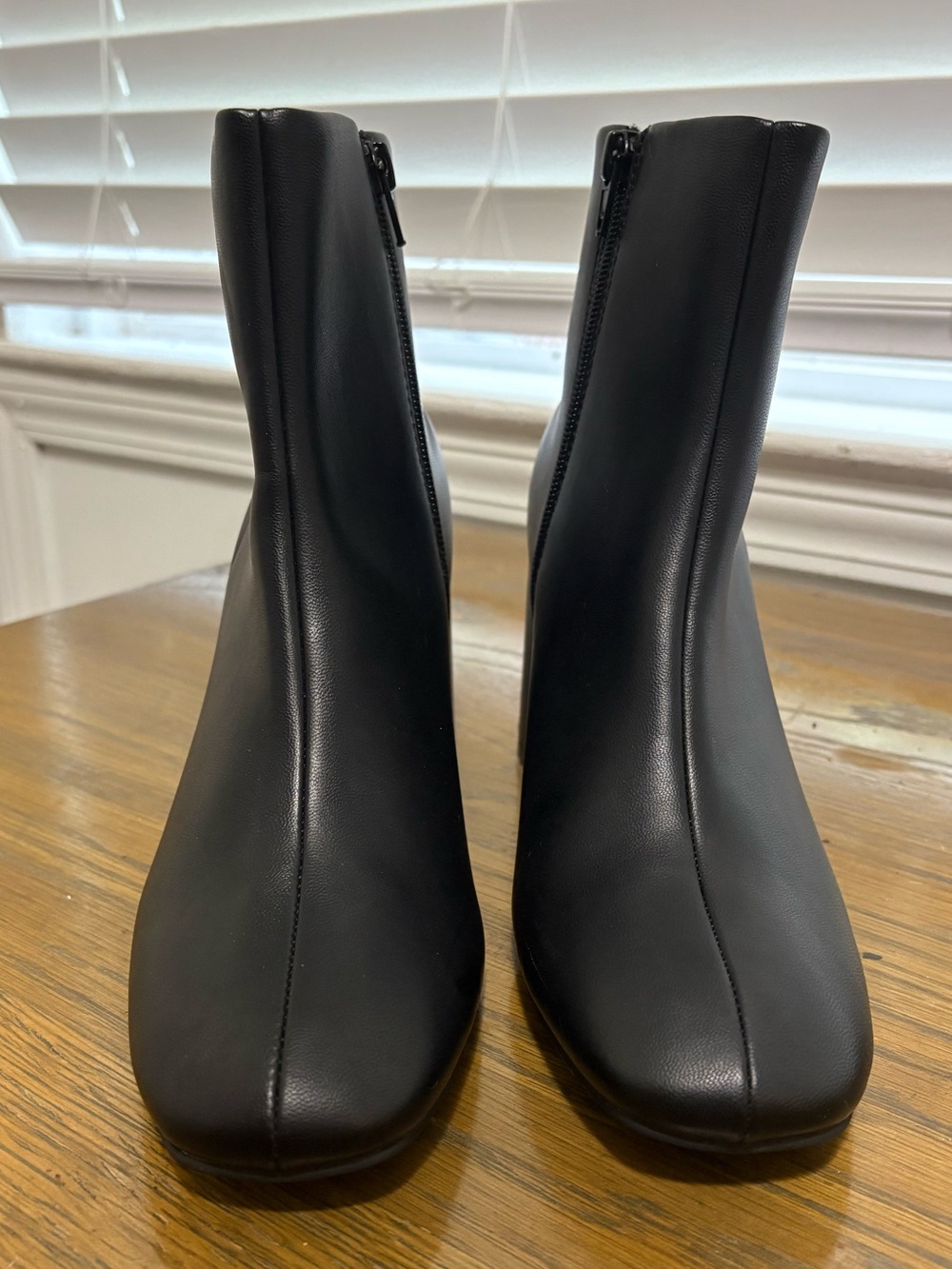 NEW!! STEVE MADDEN Black Ankle Boots - Sleek Zip-Front Women’s Boots